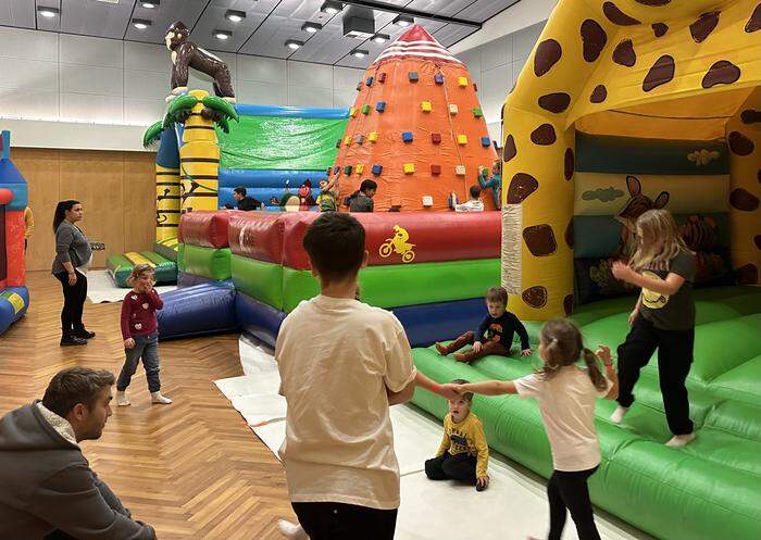 Beim ersten „Hüpburg Winter Paradies“ hatten zahlreiche Kinder Spaße