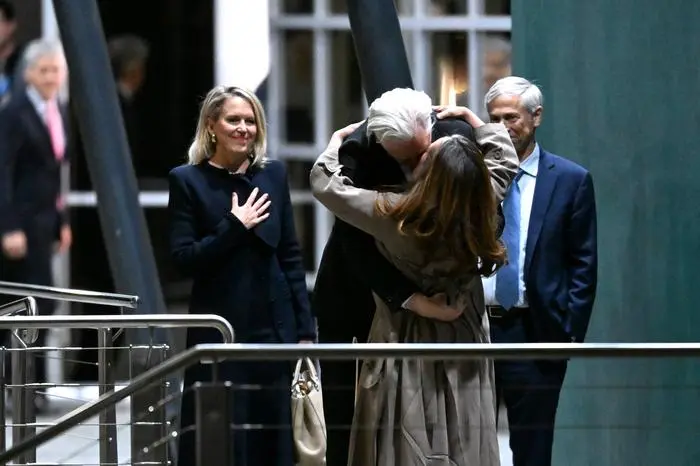 JULIAN ASSANGE RELEASE AUSTRALIA, WikiLeaks founder Julian Assange kisses his wife Stella Morris after arriving at Canberra Airport, Canberra, Wednesday, June 26, 2024.  ACHTUNG: NUR REDAKTIONELLE NUTZUNG, KEINE ARCHIVIERUNG UND KEINE BUCHNUTZUNG CANBERRA ACT AUSTRALIA PUBLICATIONxNOTxINxAUSxNZLxPNGxFIJxVANxSOLxTGA Copyright: xLUKASxCOCHx 20240626167058423356