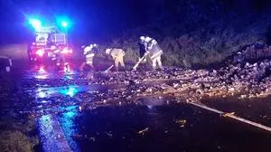 Die Feuerwehr beim Aufräumen im oststeirischen Miesenbach