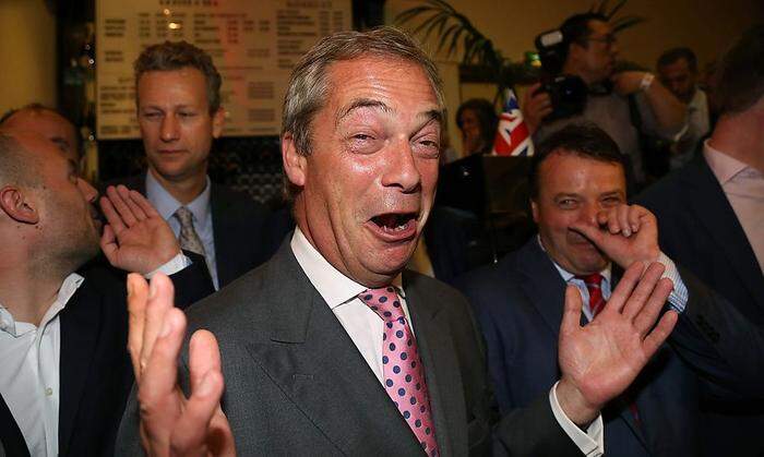 So sehen Sieger aus: Brexit-Befürworter Nigel Farage jubelt 
