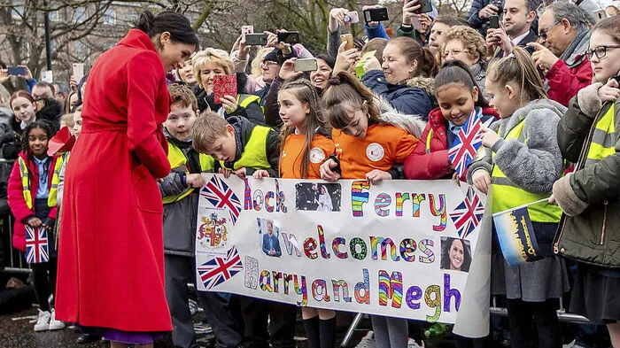 Meghan mit den Volkschulkindern