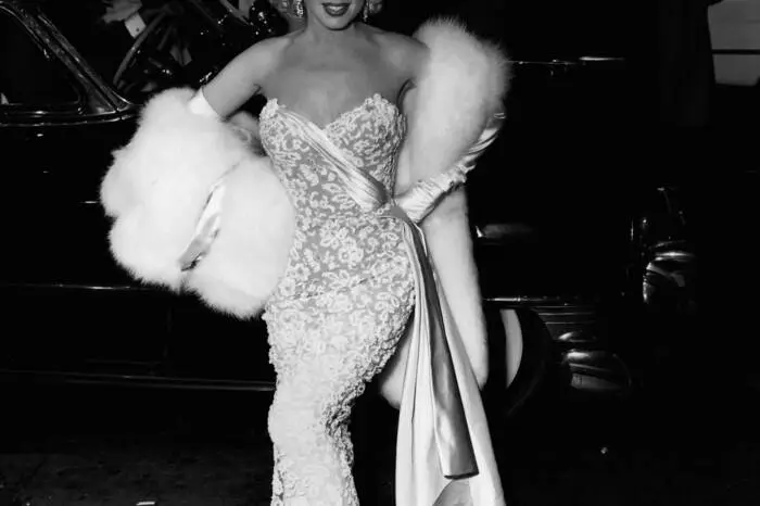 Die Kleider der Schauspielerin gingen in die Geschichte ein, bei der heurigen Met Gala schlüpfte Kim Kardashian in ein Original der Stilikone.