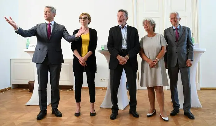 Einige der Initiatoren des Volksbegehrens (v.l.): Martin Kreutner, Christina Jilek, Heinz Mayer, Heide Schmidt und Michael Ikrath im Juni 2021