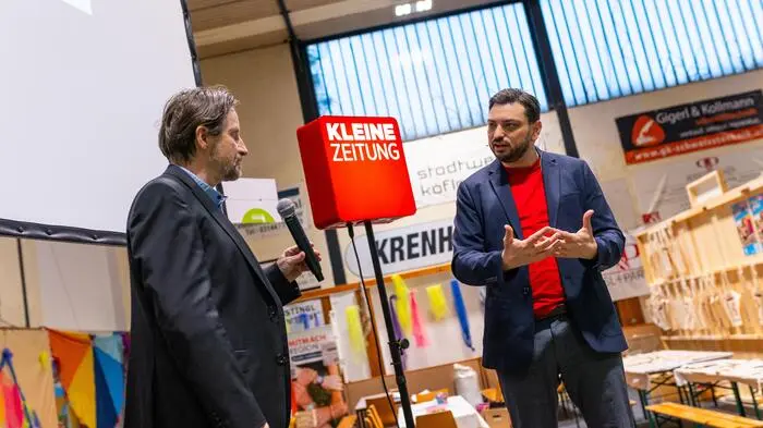 Bereits traditionell findet am Vorabend der offiziellen Eröffnung der Leistungsschau Lipizzanerheimat ein Abend mit und für die Aussteller statt. Heuer lud die Kleine Zeitung in diesem Rahmen zum Businesstalk mit dem steirischen KI-Experten Patrick Ratheiser (Foto rechts) von Leftshift One. Ernst Sittinger (links) von der Chefredaktion der Kleinen Zeitung wollte von Ratheiser unter anderem wissen, ob man sich vor der künstlichen Intelligenz fürchten müsse? „Das ist momentan nicht begründet, denn es handelt sich eigentlich nur um ein Statistikprogramm.“ Aber wenn man in Richtung neuer Algorhythmen und Quantencomputern gehe, könne man eine Verselbstständigung künstlicher Intelligenz nicht gänzlich ausschließen.