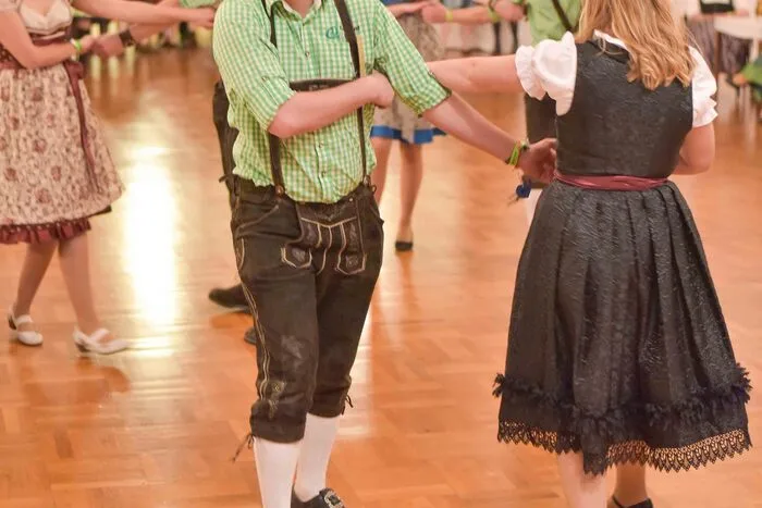 Nach dem Festakt der Landjugend Millstätterberg folgte der Auftanz durch die Landjugend Irschen. Die Mitternachtseinlage wurde von der Landjugend Dellach im Drautal gestaltet.