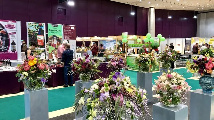 Die ersten Besucher schlendern am heutigen Samstag durch die Ausstellungshallen der Grazer Frühjahrsmesse.