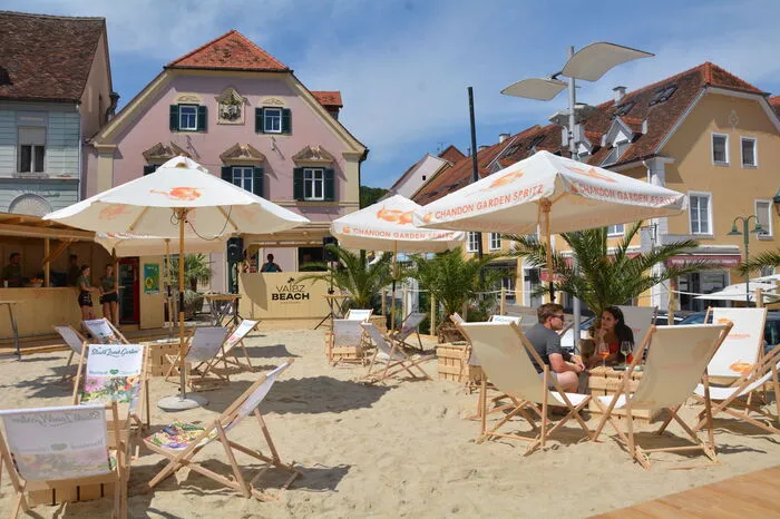 Denn es gibt auch ein antialkoholisches Sortiment, darunter zum Beispiel verschiedene Limonaden. Zum Essen werden Bowls angeboten, in Zusammenarbeit mit Gotthardts Sonne.