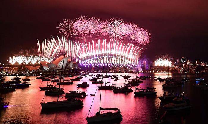 Feuerwerk am Hafen und Opernhaus von Sydney 