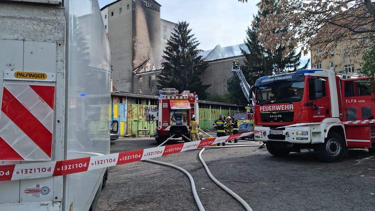 Um 14.14 Uhr ging der erste Notruf ein – um 22 Uhr hieß es &quot;Brand aus&quot;