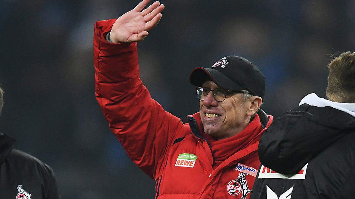 Peter Stöger winkt den Köln-Fans zu: Ist es ein Abschied?