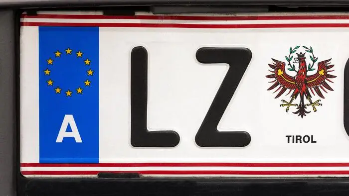 Von einem Motorrad und einem Auto wurden die Kennzeichen abmontiert (Symbolfoto)