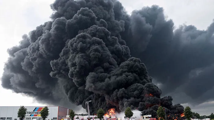 Großbrand nach Blitzeinschlag