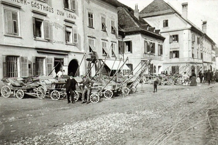 Die Fuhrwerke parkten vor dem "Weißen Lamm", die Pferde kamen zur Tränke