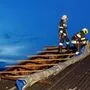 Stundenlang standen mehr als hundert Feuerwehrkameraden im Raum Gnas im Einsatz, um durchlöcherte Dächer zuzudecken