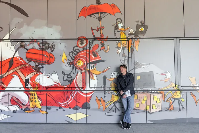 Florian Satzinger verpasste Donald und Daffy Duck Charakterköpfe. Der Grazer Comic-Artist sprach mit Bernd Hecke über seine Stadt, seine Arbeit und sein Zirkusleben.