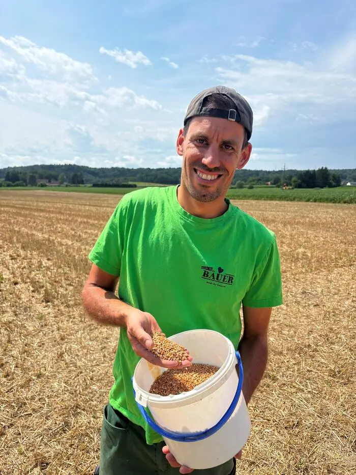 Landwirt Georg Bauer musste wie viele seiner Kollegen früher mit der Ernte starten