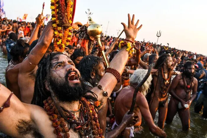 Zu dem sechswöchigen Hindu-Fest im Zusammenfluss-Gebiet von Ganges und Yamuna in Indien werden insgesamt rund 120 Millionen Menschen erwartet.