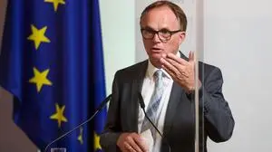 VIENNA,AUSTRIA,28.JUN.21 - WINTERSPORTS - Honor Peter Schroecksnadel and Klaus Leistner. Image shows president Karl Schmidhofer (OESV). Photo: GEPA pictures/ Philipp Brem