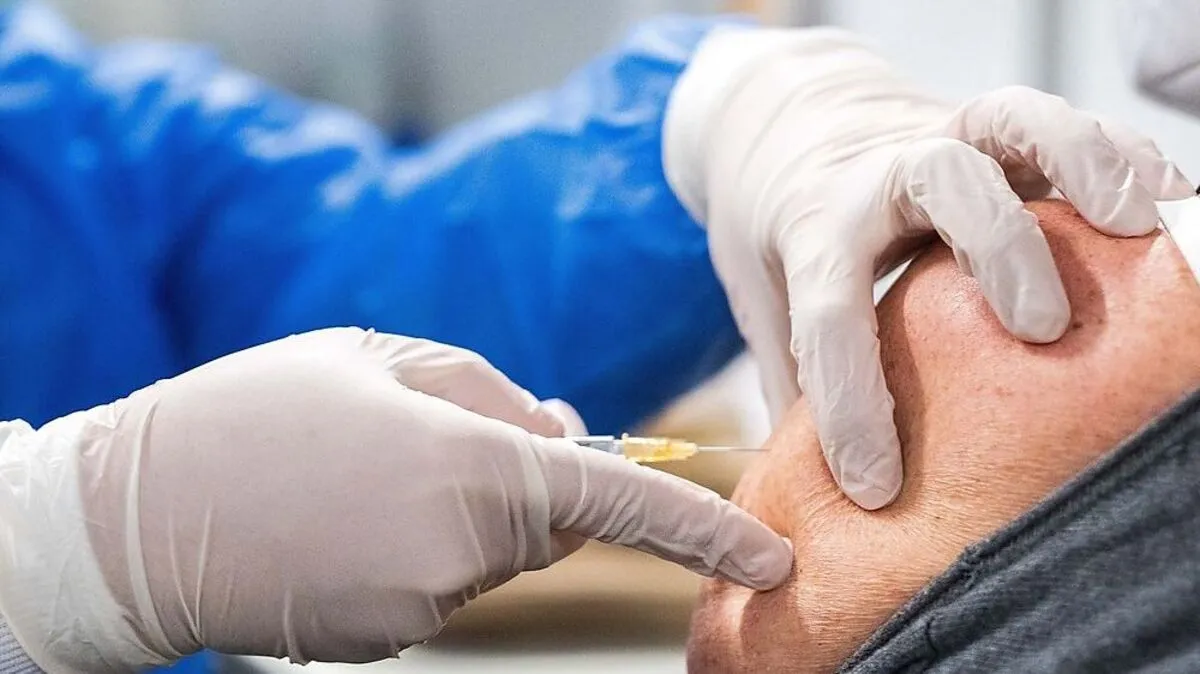 Corona-Impfungen sind Thema einer lügnerischen WhatsApp-Nachricht, die derzeit im Umlauf ist