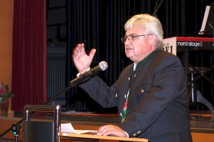 "Die Gesellschaft wartet auf euch", leitete der Grafendorfer Bürgermeister Johann Handler die Jungbürgerfeier ein.