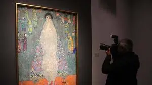 November 7, 2025, New York, New York, USA: A photographer takes a photo of Bildnis Elisabeth Lederer Portrait of Elisabeth Lederer by artist Gustav Klimt, part of the Leonard A. Lauder collection, estimate $150 million, seen on display during November Marquee Week 2025 during SothebyÃââ s Opening of the New Global Headquarters at the Breuer. New York USA - ZUMAk03_ 20251107_zaf_k03_006 Copyright: xNancyxKaszermanx
