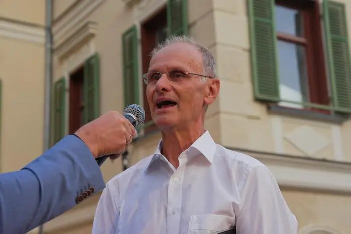 Ein besonderer Glanzpunkt des Abends war das Mitwirken des Gaaler Projektchors. Unter der Leitung des gebürtigen Gaalers Professor Otto Kargl – einem renommierten Dirigenten, St. Pöltner Domkapellmeister und Gründer der cappella nova graz – entfaltete der Chor im Schlosshof eine beeindruckende Stimmgewalt und Klangtiefe.