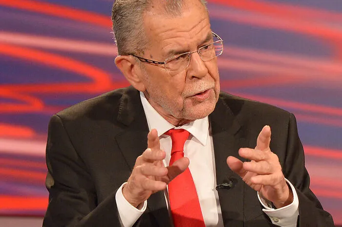 Alexander Van der Bellen auf die Frage, auf welche Frage er bis heute warte: "Es wurden alle Fragen gestellt. Die Journalisten wissen schon nicht mehr, welche Fragen sie stellen sollen."