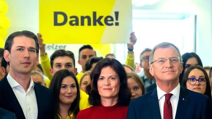 "Jede Aussage muss man immer im Umfeld der Zeit sehen, in der sie gefallen ist." - Der oberösterreichische Landeshauptmann Thomas Stelzer (ÖVP) würde Sebastian Kurz (ÖVP) nicht mehr wie 2017 als "unseren Star" betiteln.