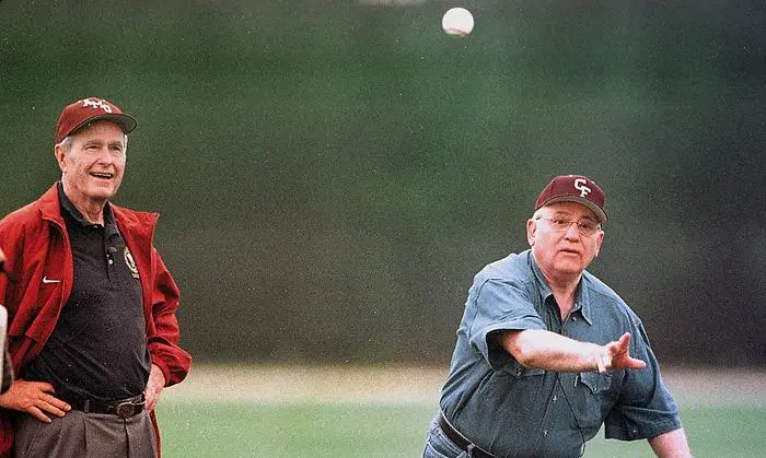 Sportlich: Gorbatschow und Bush 2001