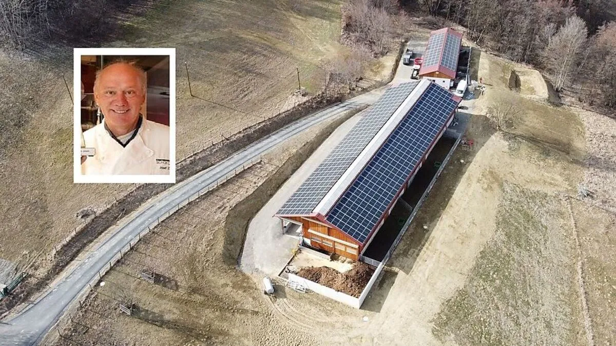 Auf dem Dach des neuen Stallgebäudes wird nun grüner Strom produziert