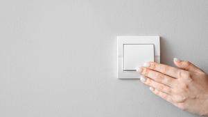Im Sinne des Stromsparens: Licht aus oder an, wenn man nur kurz weg ist?