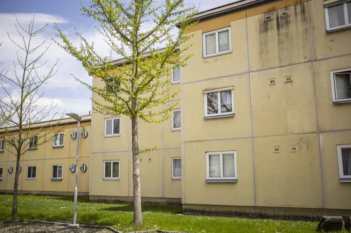 56 neu renovierte Zimmer werden ab dem 1. Oktober 2021 einzugsbereit sein. Im März 2022 werden die Arbeiten an der zweiten Häuserreihe beendet sein.