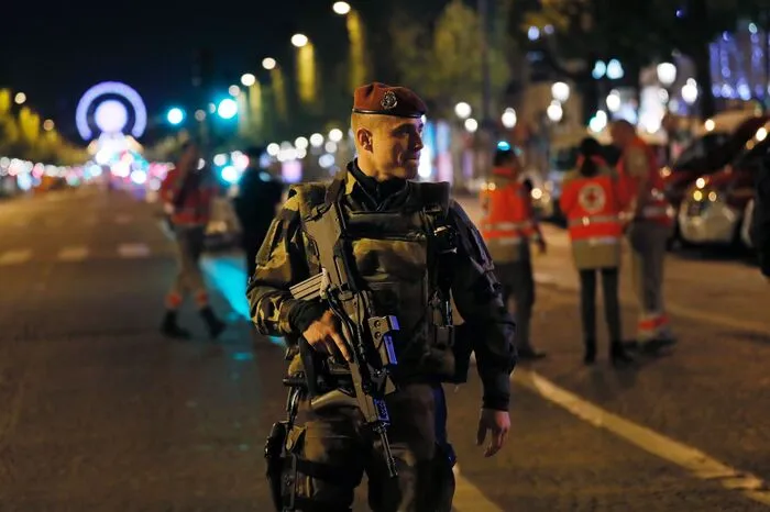 Zu der Tat bekannte sich die Jihadistenmiliz "Islamischer Staat" (IS).