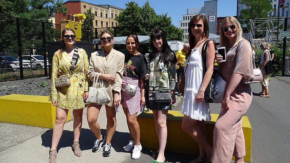 Vor und im E-Werk auf der Berlin Fashion Week tummeln sich zahlreiche Blogger 
