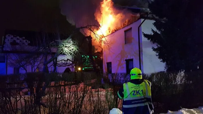 Montagabend heulten in Villach die Sirenen. In einem Wohnhaus nahe der HTL brannte es.