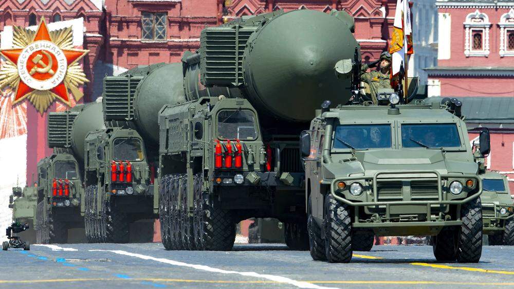 Russische Raketen, präsentiert am Roten Platz in Moskau