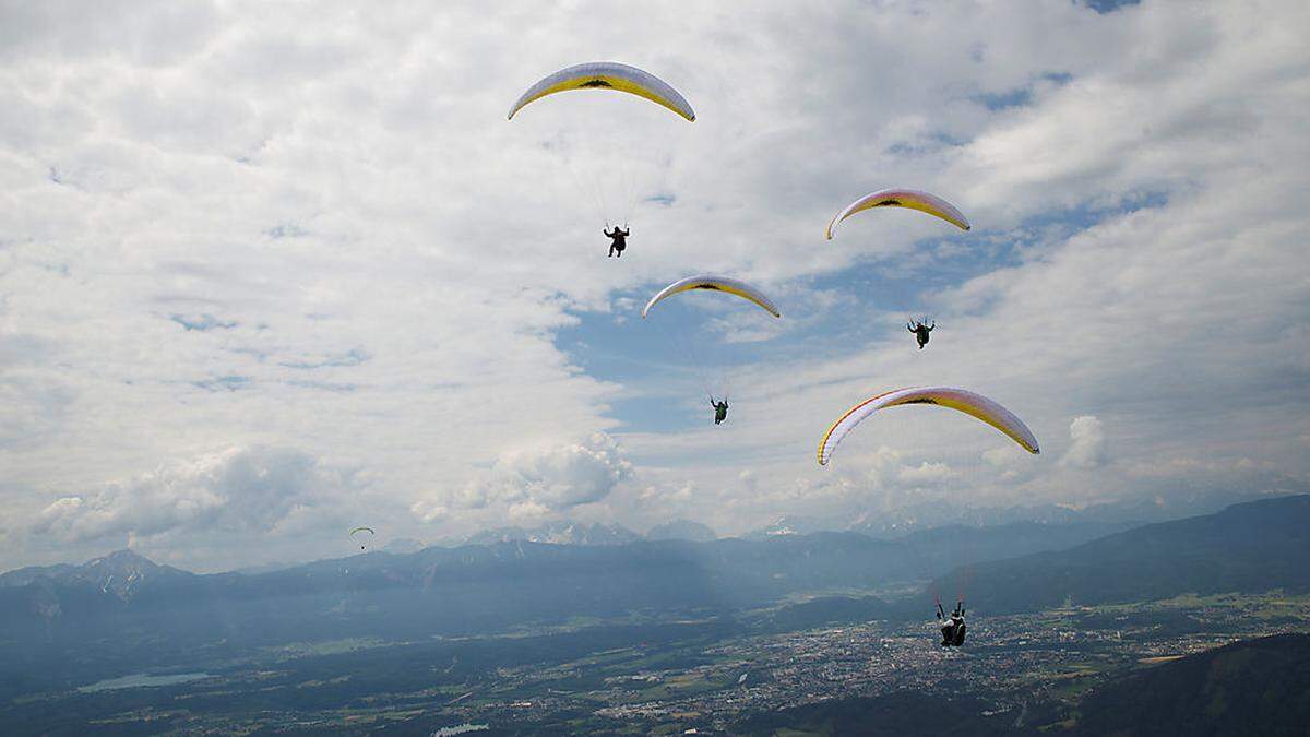 Die Gerlitzen ist bei Paragleitern beliebt. Am Samstag kam es jedoch am Landeplatz in Annenheim zu einem schweren Unfall (Archivfoto)