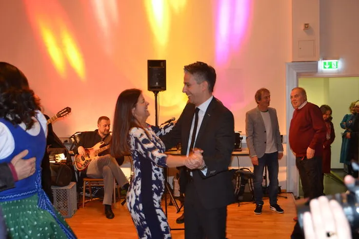 Der erste Tanz: Doris Kampus (SPÖ) harmonisch mit Kurt Hohensinner (ÖVP)