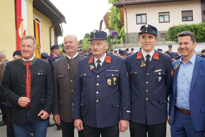 von links: Landtagsabgeordneter Johann Weber, Bürgermeister Simon Maier, Kommandant Stellvertreter Johann Rampitsch, Kommandant Franz Berger jun. und Landesrat Daniel Fellner
