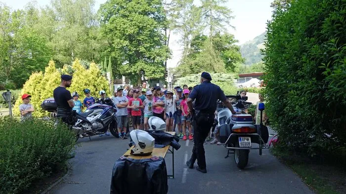 Beim Kinderpolizeitag auf der Murinsel erhielten Brucker Volksschüler am Dienstag einen spannenden Einblick in die tägliche Arbeit der Polizei und anderer Einsatzorganisationen.