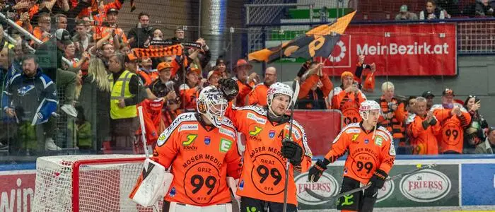 Manuel Ganahl und Keeper Maxime Lagace, die eine starke Serie gespielt haben