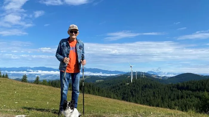 Nina Hechelbacher: "Die zwei Senioren - mein Opa, Karl Kulnig aus Zeltweg (92 Jahre), und Hund Sunny (9 Jahre) - sind gemeinsam auf das Gaberl gewandert!"