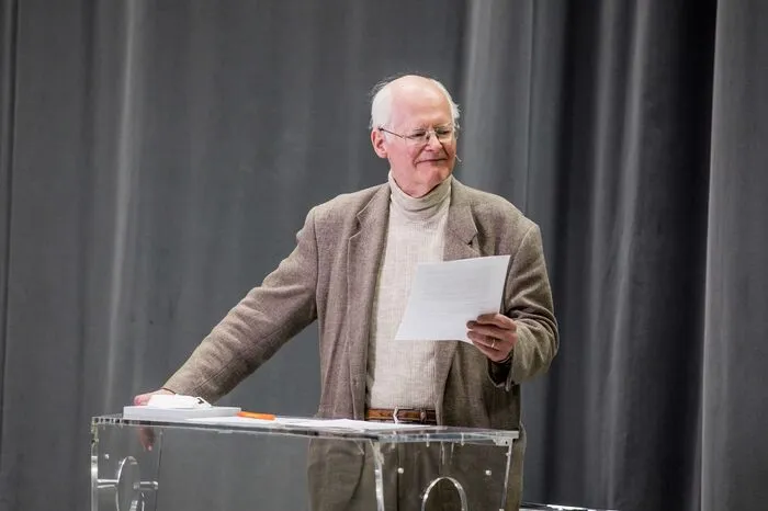Sprachforscher Heinz Dieter Pohl stellte die Fragen.