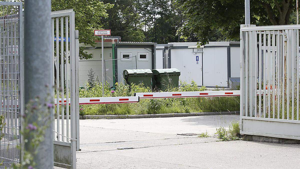 Mehrere Container sind leer, die Polizisten wurden abgezogen