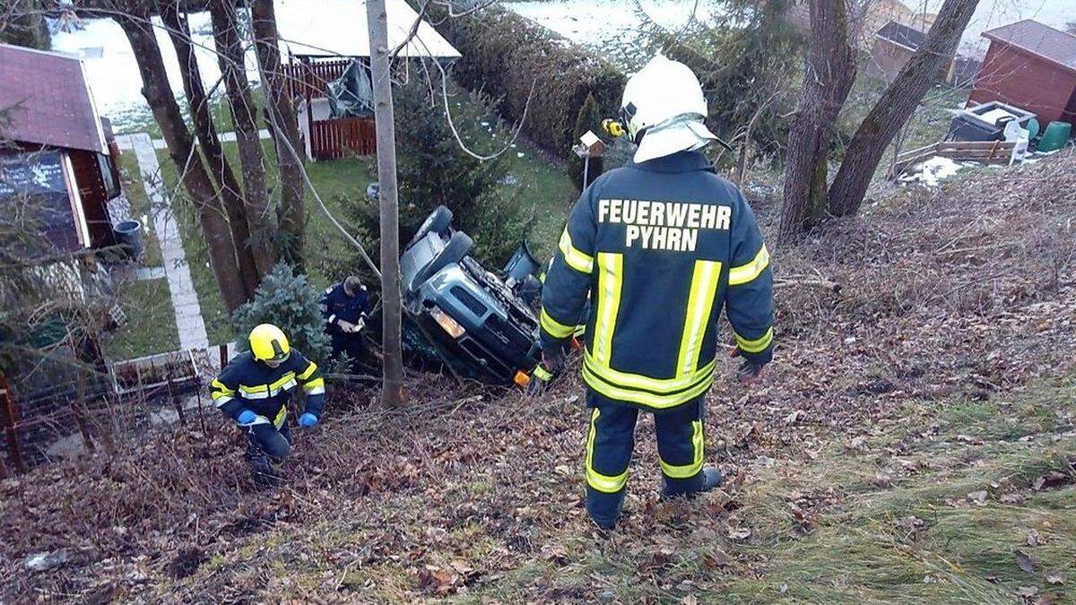 Das Auto war von der B320 abgekommen