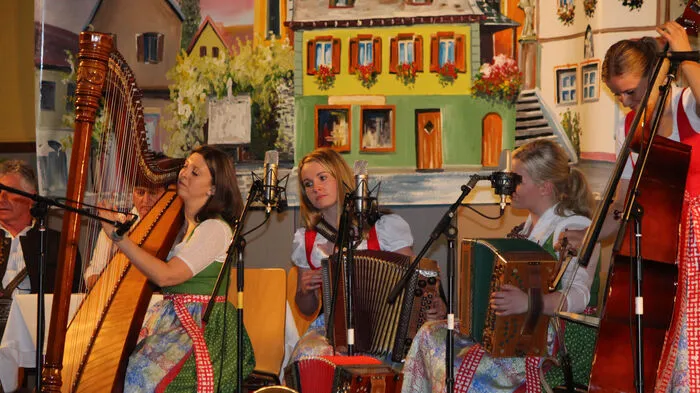 Der traditionelle Volksmusikabend in Ligist lockte auch heuer wieder unzählige Besucher in die Mehrzweckhalle der Volksschule.