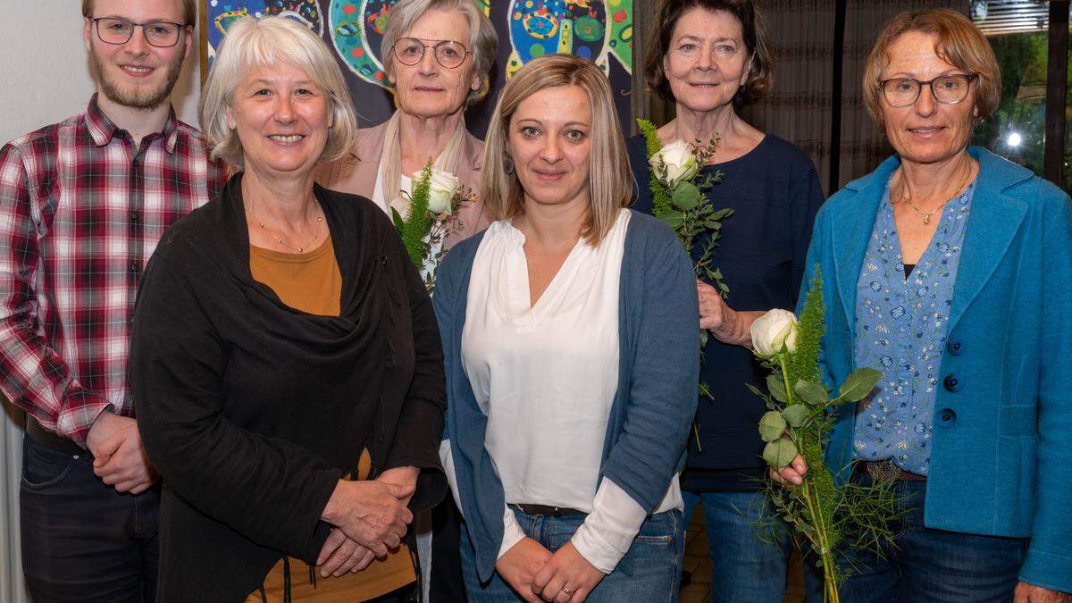 Bernhard Lücking (Kassier), Sylvia Auer (Obfrau), Christine Moser (Stv. Kassier), Ruzica Papak (Geschäftsführerin), Gudrun Enzensberger (Schriftführerin) und Birgit Mark-Stöhr (Stv. Obfrau) von links.