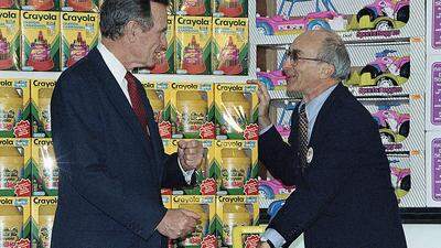 1992 war die Spiele-Welt noch in Ordnung: George Bush sen. und Charles Lazarus