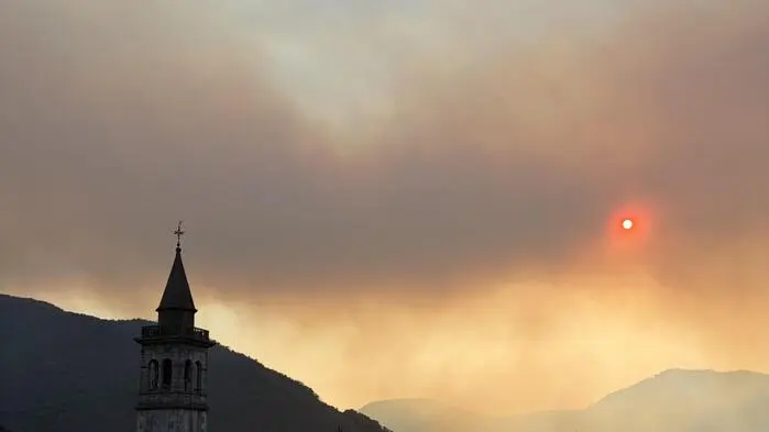 Brand bei Tolmezzo von Illegio aus gesehen