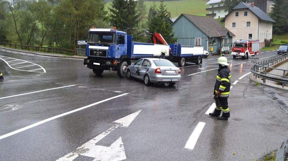 Die Feuerwehr Wenigzell rückte mit 15 Mann zum Unfallort aus